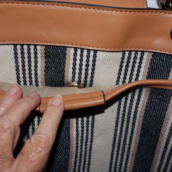 NWOT Jones New York Signature Bag Tan Blue White Stripe, Outside pocket - Picture 10 of 14